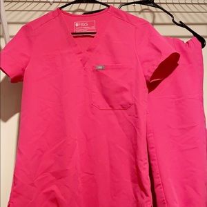 Figs scrub set, Catarina 1 pocket top, Zamora joggers, hot pink